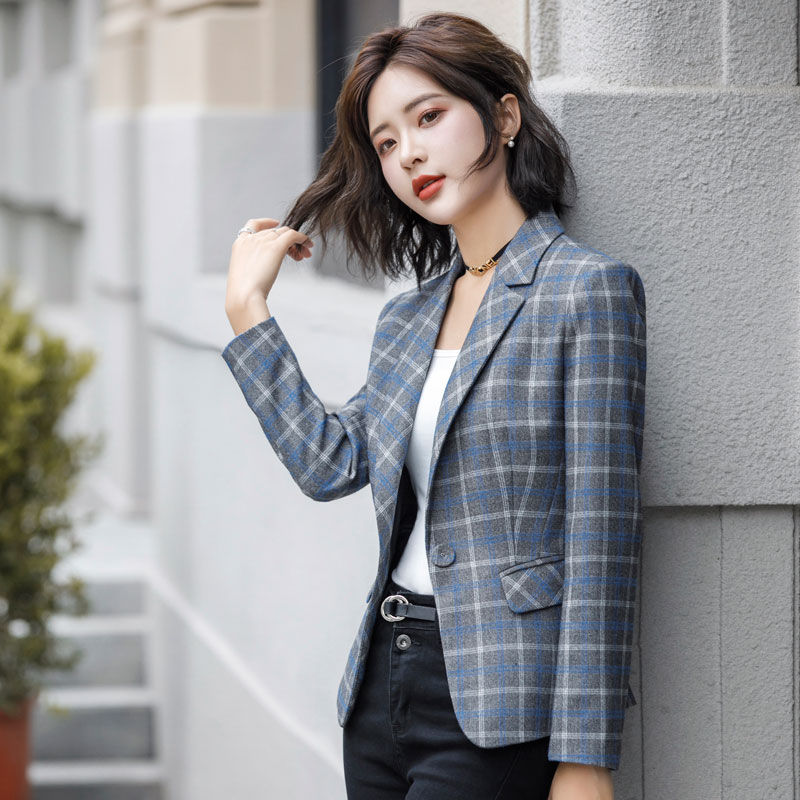 小姨来我家，穿的外套真好看，原来今年流行这样的，时髦美爆了