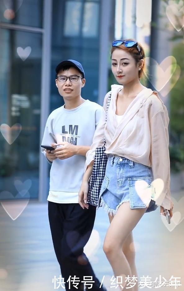  #姑娘#姑娘这裤子太罕见，大部分都是口袋遮住，意外比男友腿长50