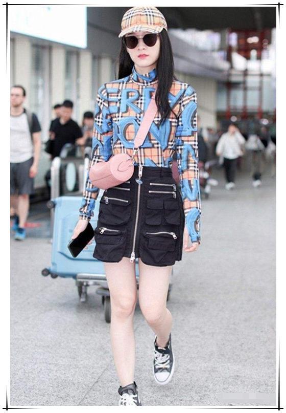 21岁张雪迎未修图脸部扭曲,满脸油光,网友:相信不了自己眼睛