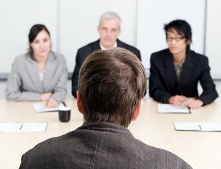 姑娘穿吊带裙面试，面试官:滚!姑娘霸气回复，面试官懵了!