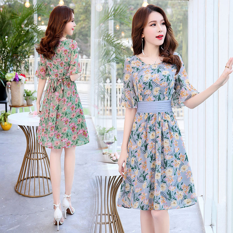 新出一种美，令男神人挪不开眼，妩媚娇艳齐一身，简直美的太疯狂