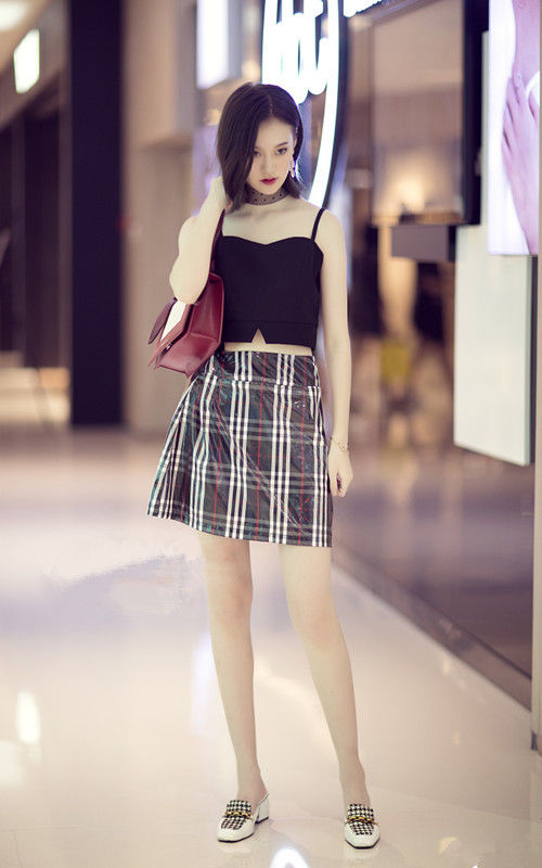 街拍路人，尽显青春范的时尚穿搭参考，让你魅力飙升又减龄