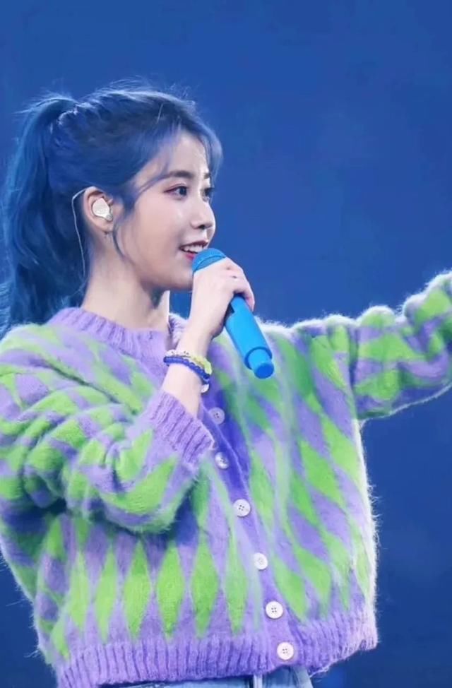 棒针编织衫■我也没有衣服穿啊,但是我可以抄Kaia、Jennie的作业