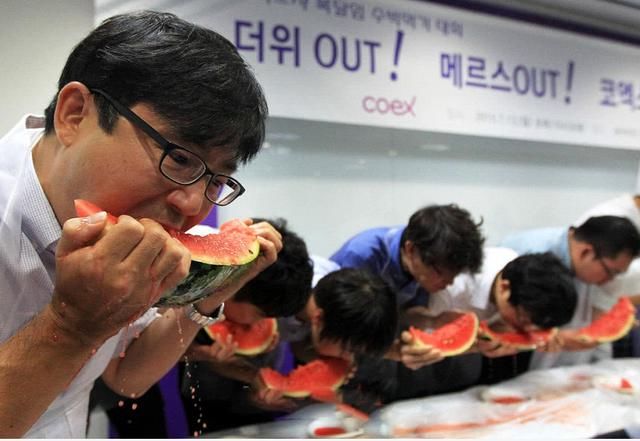 江苏小伙去韩国旅游，商场买了一个大西瓜，付钱时却懵了！