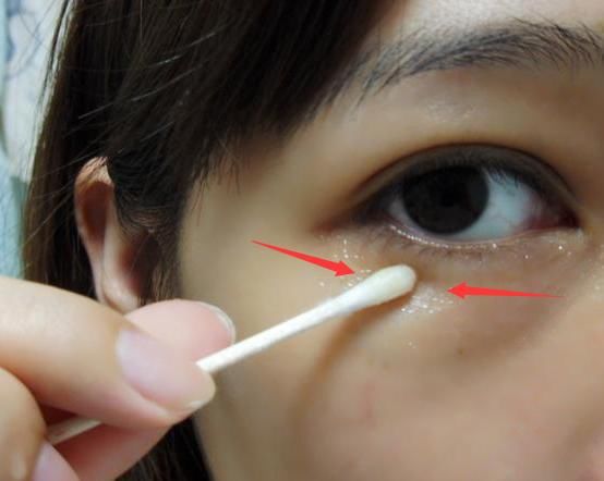 判断一个女人有没有气质，什么都不看，只看她这三个地方就知道了