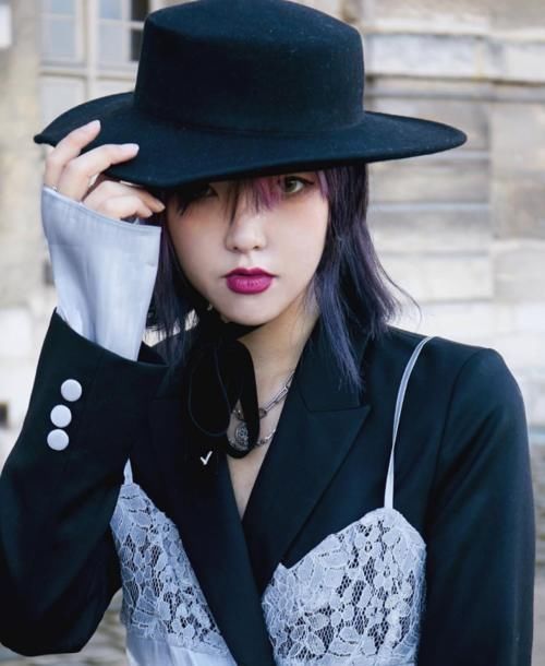 与众不同:穿搭可以让女孩多与众不同?美出不可取代的时尚