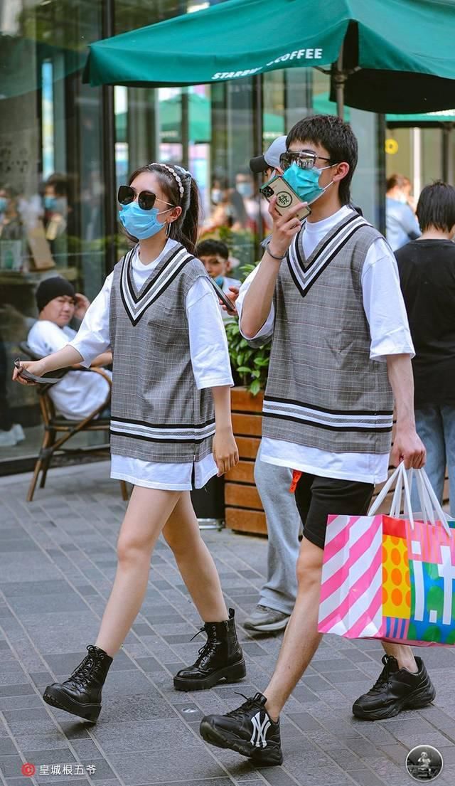 些新■街拍:追寻时尚一定不要临时抱佛脚,一定要从平时就开始积累起