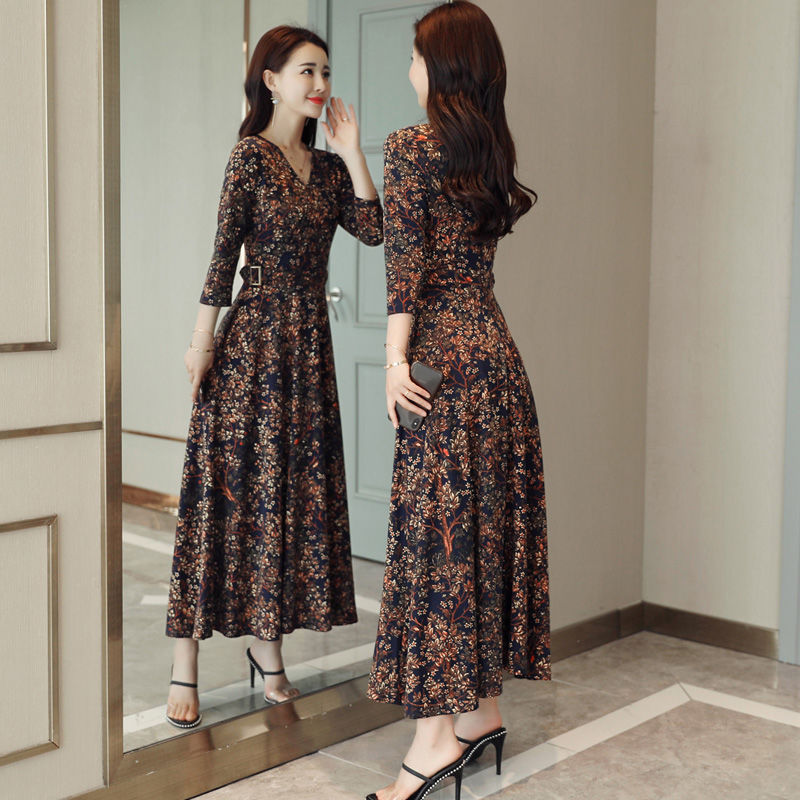 70后女人尽量少穿风衣!入秋流行简约名媛小衫，有气质又上档次