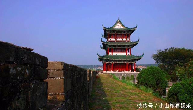 江西省面积最大、人口和下辖县市最多的地级市