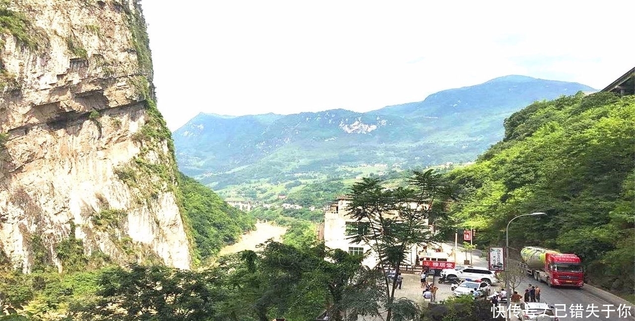 云南最美小县城,处在深山峡谷之中,山势险峻却景色优美