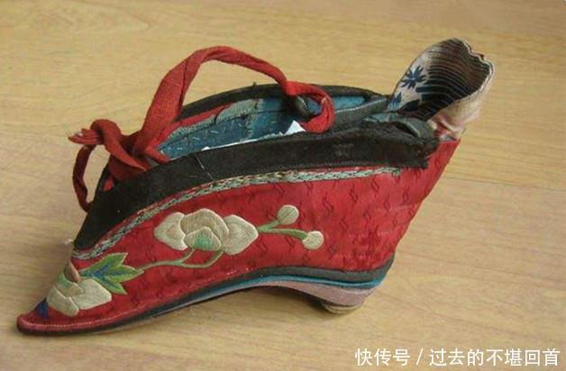如今|清朝女星穿的鞋子图2的如今无人敢穿,图4的至今还在穿!