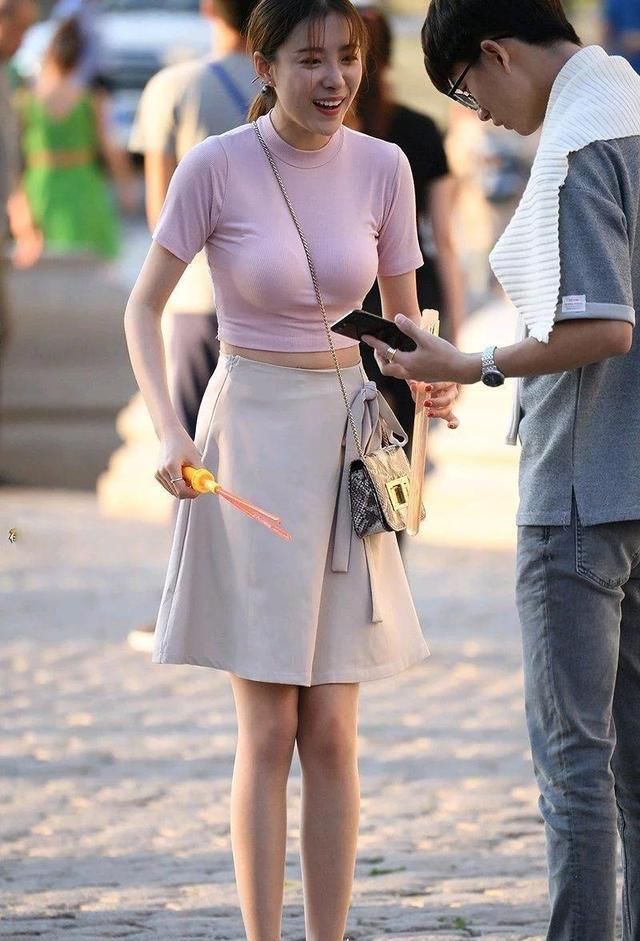 身材好的美女，穿什么衣服都好看!