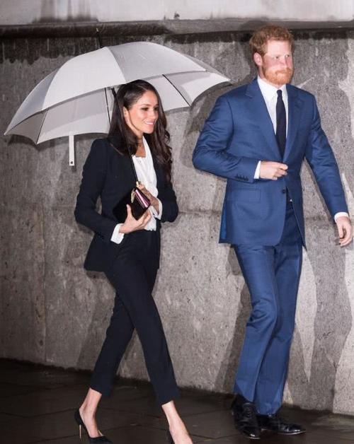 各国王妃穿西装,凯特王妃美极了,最后一位穿了像大咖