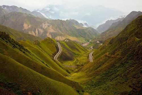 这是由中国军人修建成的英雄之路,全程五百多公里——独库公路