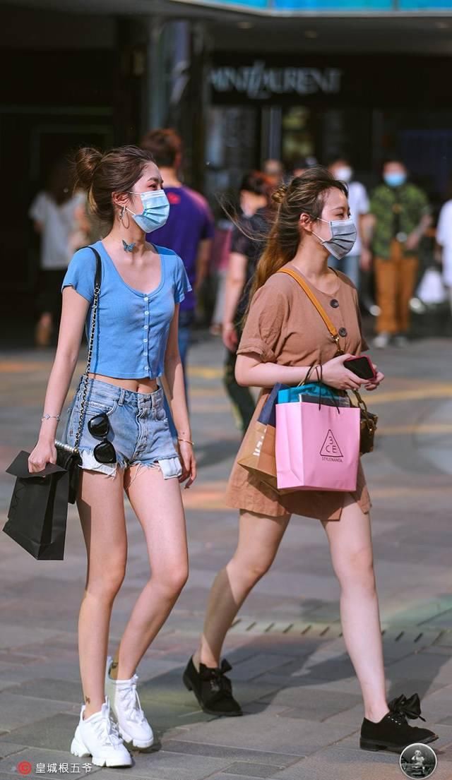 些新■街拍:追寻时尚一定不要临时抱佛脚,一定要从平时就开始积累起