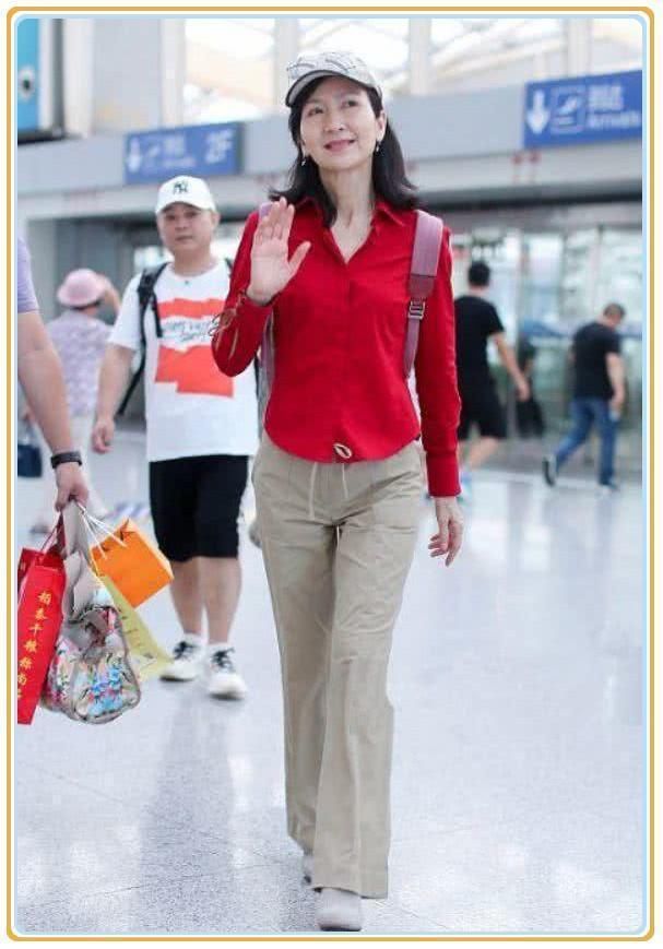 当陈美琪和赵雅芝同穿红衬衫 才知优雅老去和过度保养差距有多大