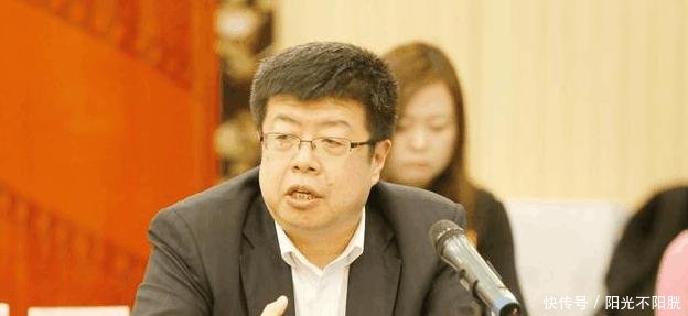 北大教授炮轰铲屎官是大忽悠、想捞好处，遭网友反击伪君子！