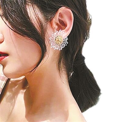  花朵■春天 戴些花在身上