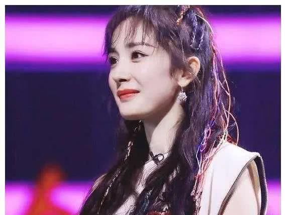  「毛囊」发际线后移的女孩，千万别试着这三种头型，显脸大又老气