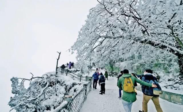 千年古诗，还原峨眉山最美雪景