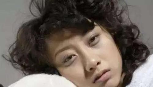  [熬夜]女人想好看，首先戒掉熬夜的坏习惯，否则用再多护肤品都是打水漂