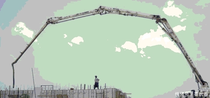 全球唯一破千米的高楼: 耗资300亿美元, 到顶楼得坐电梯12分钟