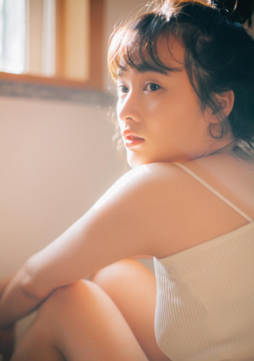 丰腴吊带美女火辣性感私房写真图片