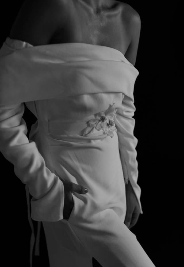  『ab』和婚服相呼应的饰品和头纱：ab Ellie 为新嫁娘备妥多样配饰