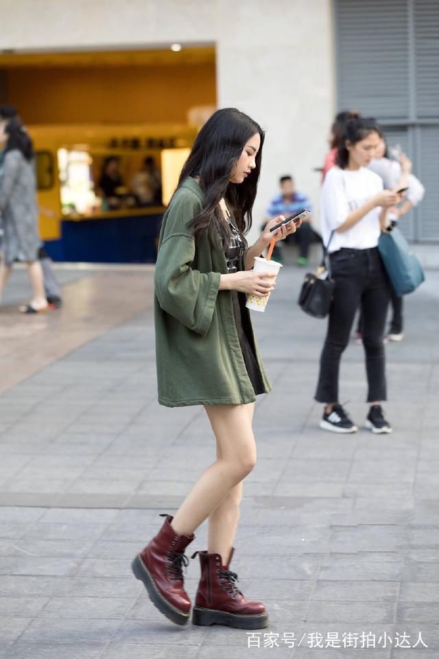 街拍图1穿蕾丝长裙，个高，性感，有颜值，真是太迷人了！