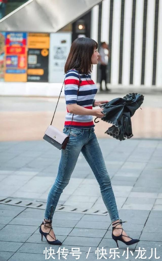 【裸色】街拍:美女白色短裤搭配裸色的尖头高跟鞋,让她穿起来显得更加的有魅力