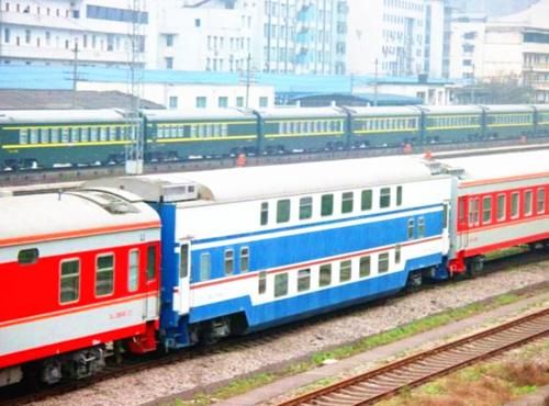  「火车」中国人口众多，为什么不推行双层火车呢？看完长见识了