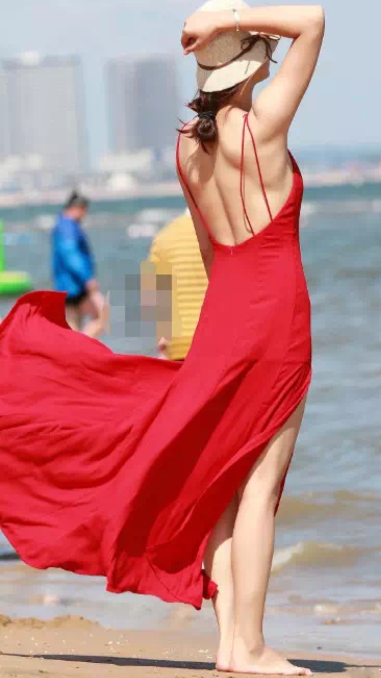 可惜了这个封面放不下美女的大长腿！戳进来看！