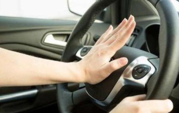  汽车■当听到汽车的喇叭响3下,你知道什么意思吗?老司机:懂了在