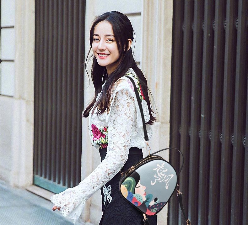 现在的女子真会打扮，包臀裙+颜值包，妖娆性感，好看方便