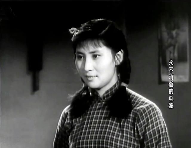 八一厂老艺术家新年聚会 91岁小白鸽与84岁少