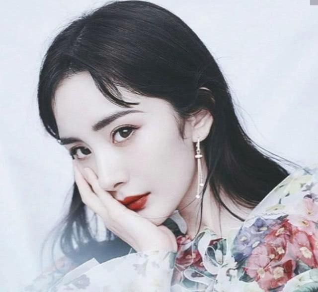 女人上了年纪想要脸上不长斑，多吃这些食物，最后一种好吃又不贵