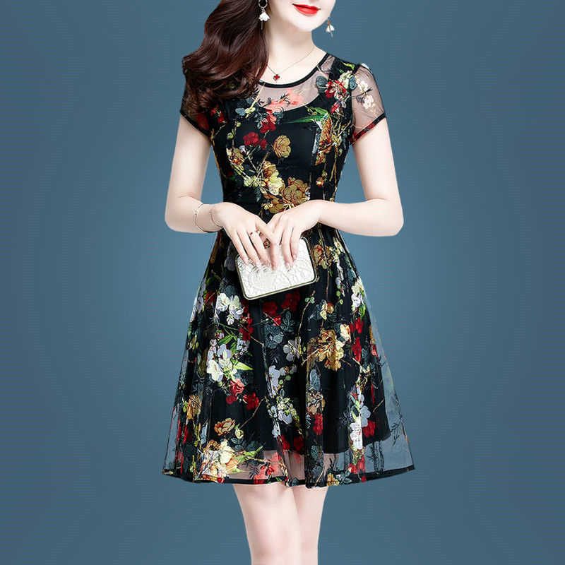 有一种裙叫“网纱裙”，魅力气质无形中增添女人味，美的勾人心魄