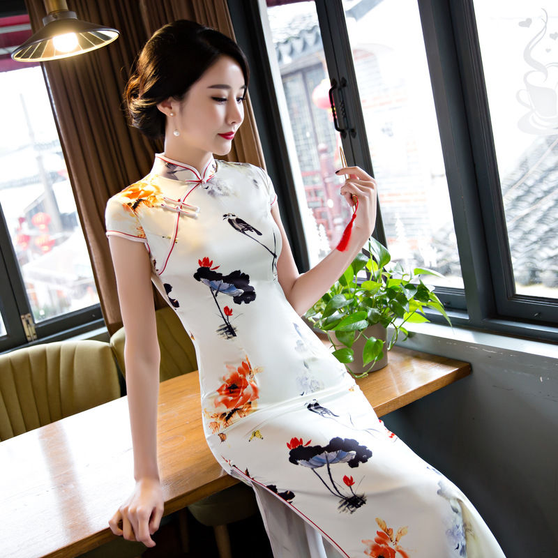 妈妈50岁了，当天她穿这高雅旗袍裙，美翻全场，美的惊艳所有人