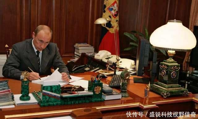 「自律」看完普京办公桌,终于明白俄罗斯人为何钟情他