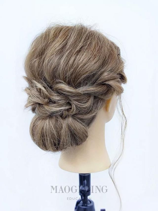 蓬松低发髻怎么扎 两股辫盘发教程图解