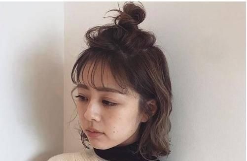 「内扣短发」扎苹果头才是好性格的表现,女生短发扎苹果头,一点也不难