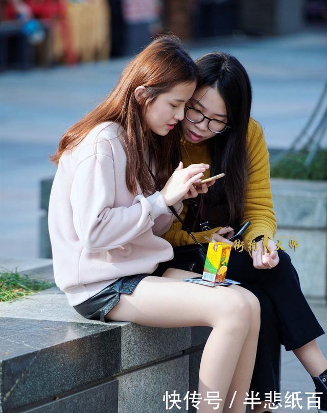 清纯:笑起来清纯可人,美丽冻人,街拍:白色吊带+黑色高腰短裤