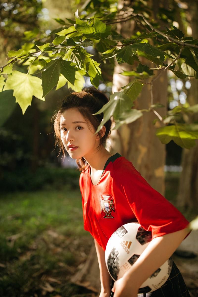 赵露思青春活力时尚写真图片