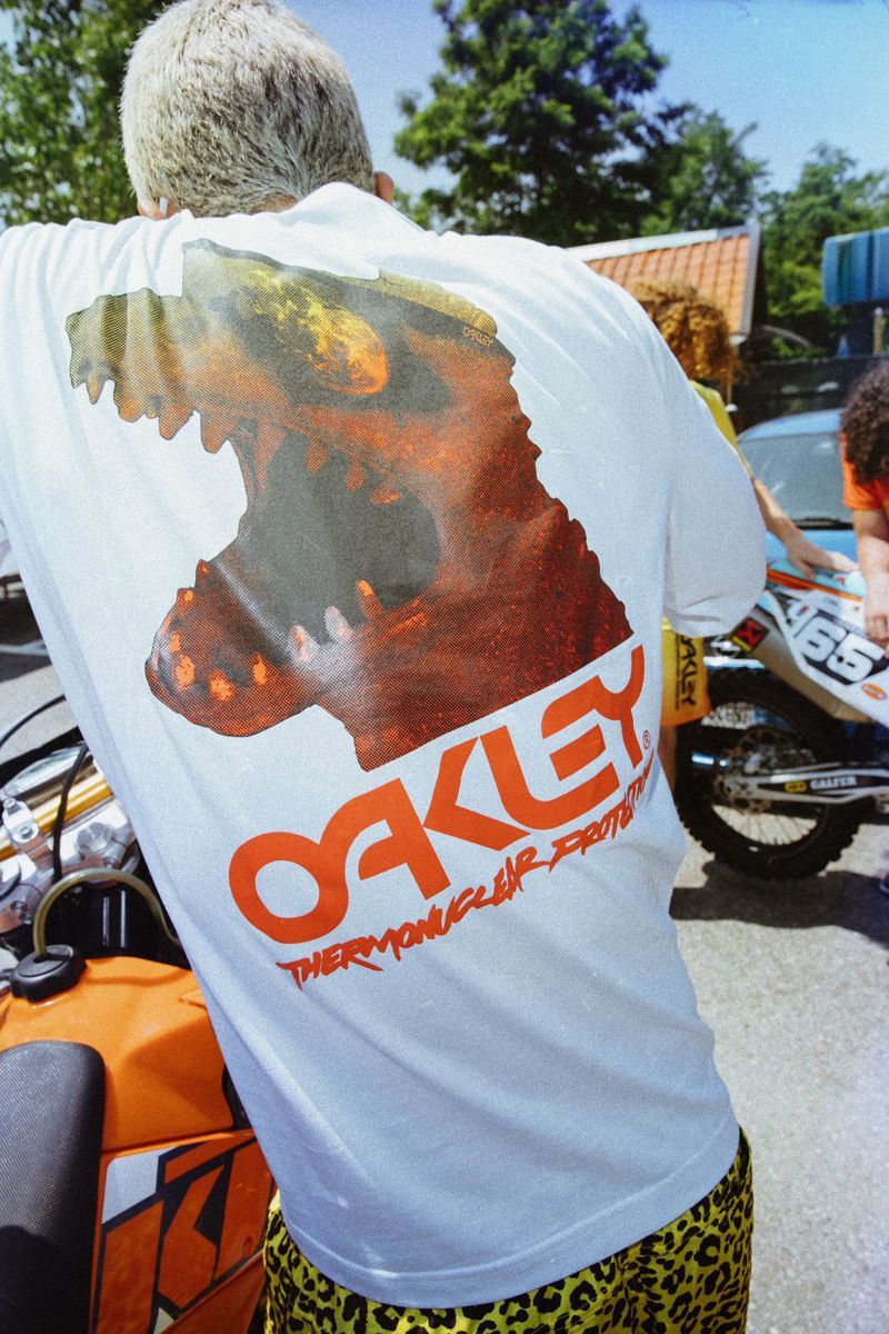 越野摩托与复古加州风情，OAKLEY 发布热核反应保护系列