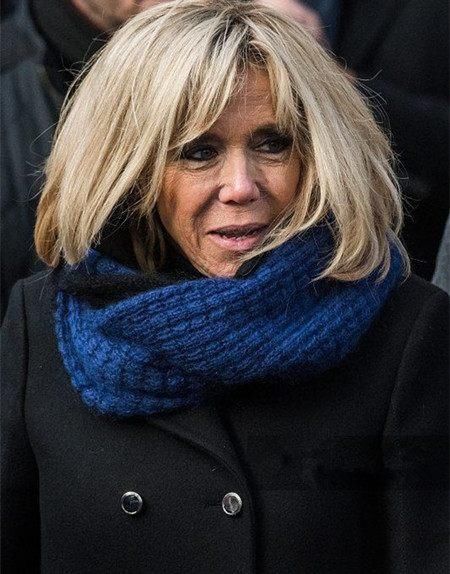 65岁法国第一夫人:少女款美腿惊艳抢眼，然而满屏皱纹眼袋夸张!