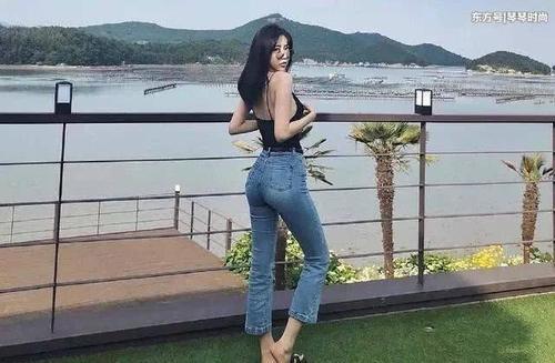 牛仔裤时尚干练，让人十分的挂念！