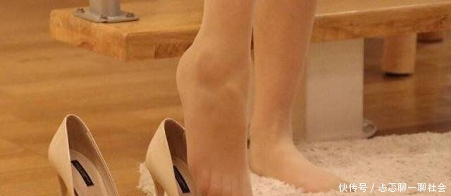 十分精致的尖头细高跟，简约的纯色，特别容易搭配