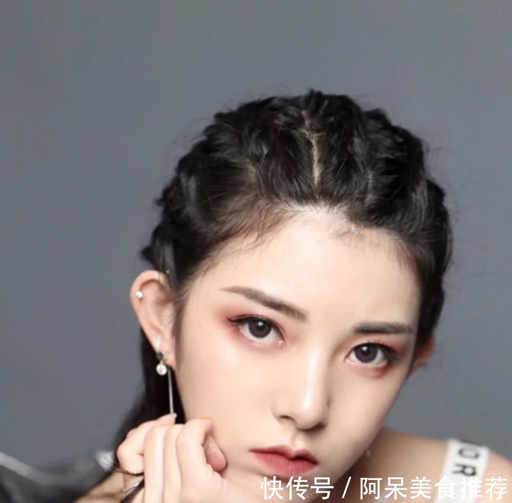 影响■这款发型很多女生都爱扎，难怪发际线上移，发质也越来越差！