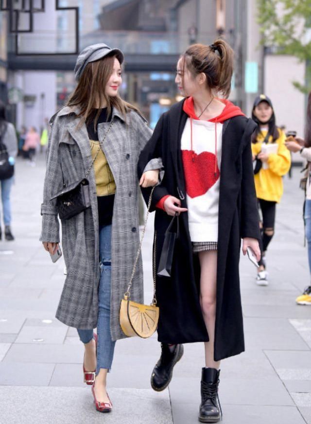  美爆■建议“堵”上牛仔裤的破洞，能轻松拥有隐形腿，穿出街美爆闺蜜