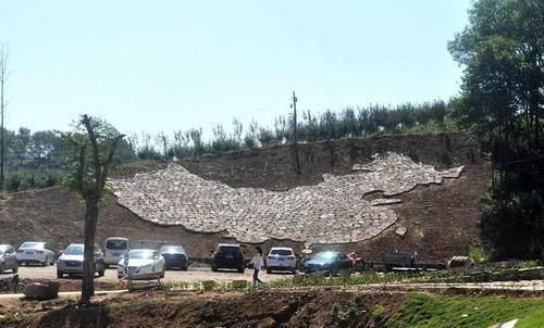 村民收集数百块石磨，拼出巨幅“中国地图，长50米宽30米